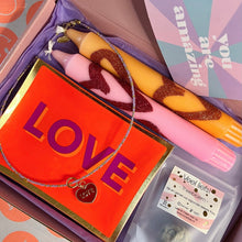 Afbeelding in Gallery-weergave laden, LOVE (brievenbus) cadeaubox
